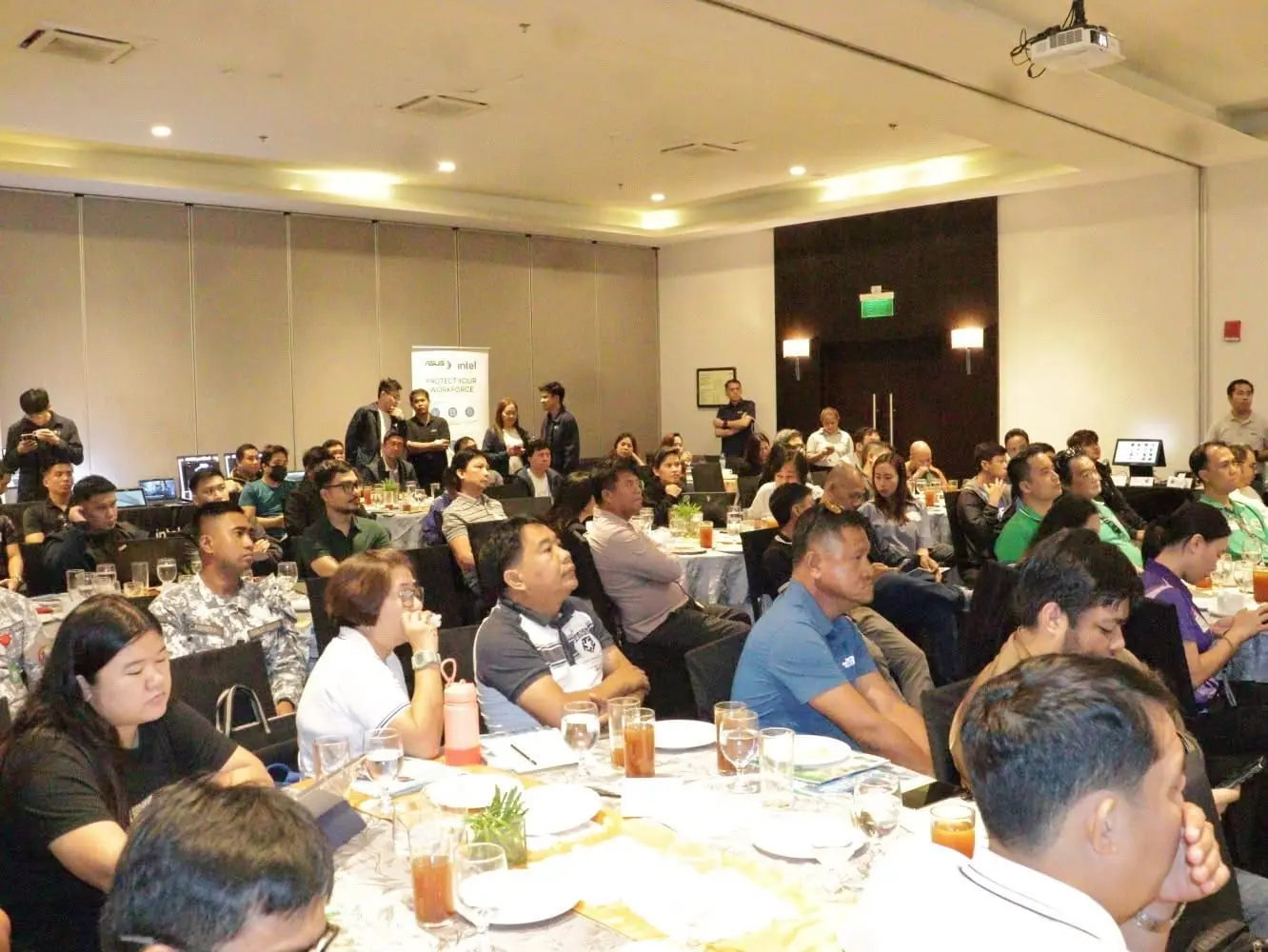Guests at round tables during the TDI × AEP event